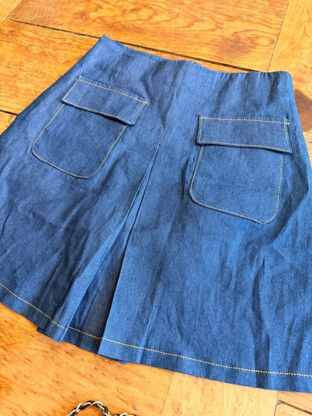 Denim Skort w/Front Pockets Back Zippered Closure Front Center Pleat Lightweight